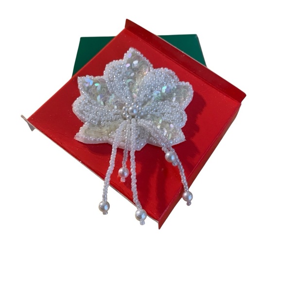 Avon sequin blossom pin one in white and in black NIB 1990 - Picture 1 of 5
